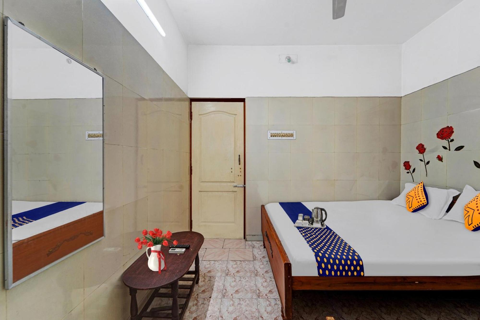 Spot On New Golden Star Guest House Near Thirumangalam Metro Station Ченнаи Экстерьер фото